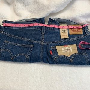 NWT LEVI’S 501 CUTOFFS